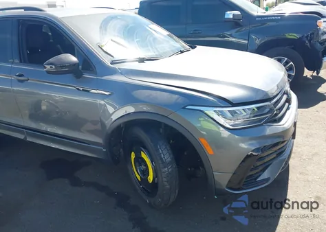 2024 Volkswagen Tiguan 2.0T Se R-Line Black z USA, uszkodzony, nr VIN 3VV8B7AX4RM199583